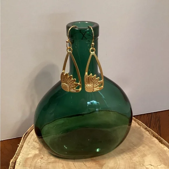 Golden Sunflower Earrings - Picture 2 of 3